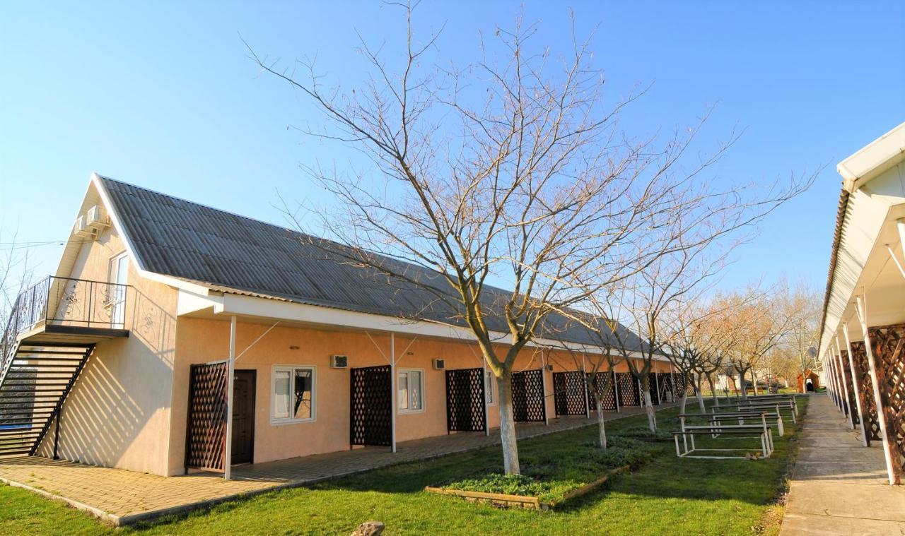База Відпочинку "Сонячна" Primorskoye Exterior photo