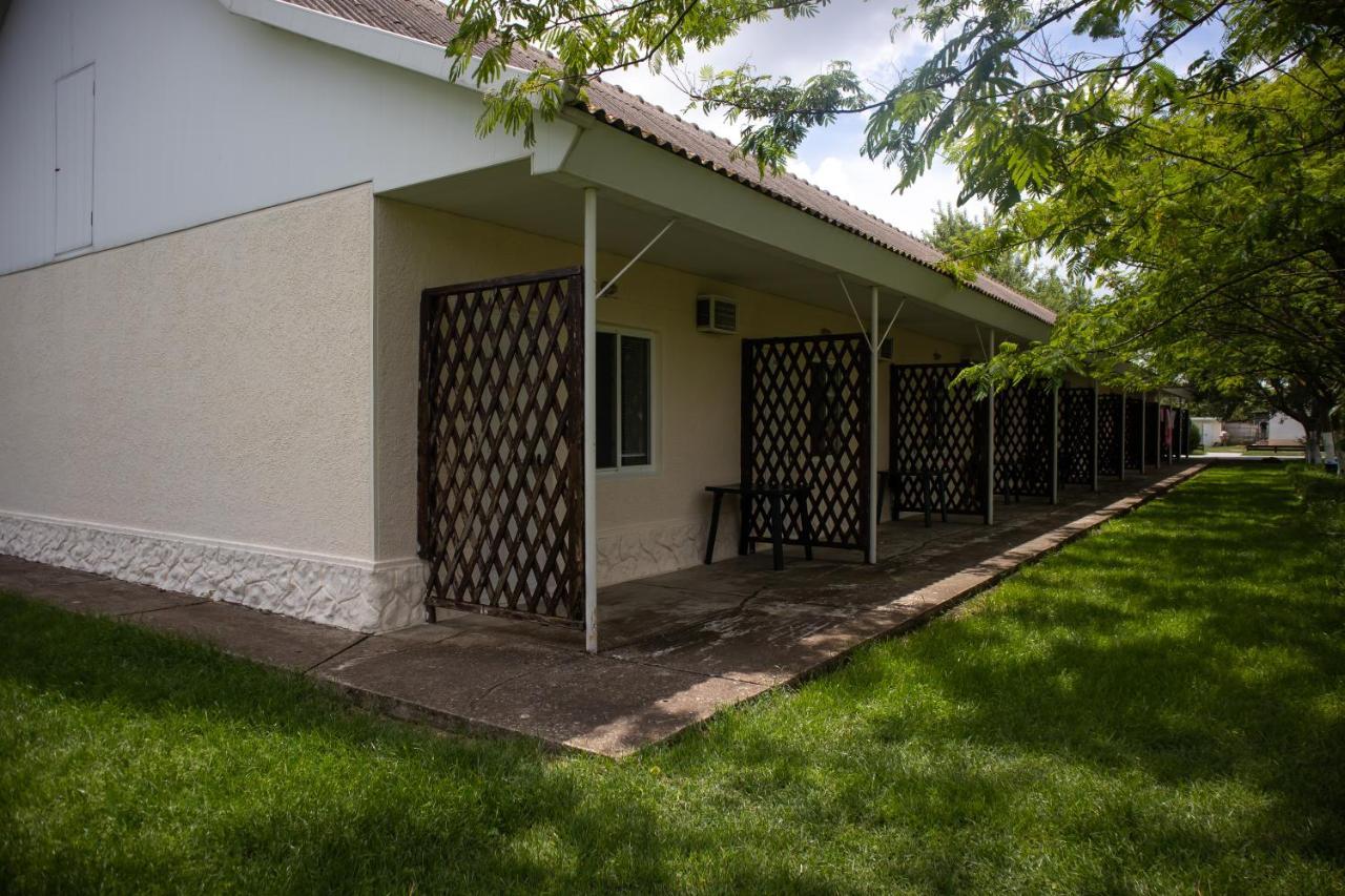 База Відпочинку "Сонячна" Primorskoye Exterior photo
