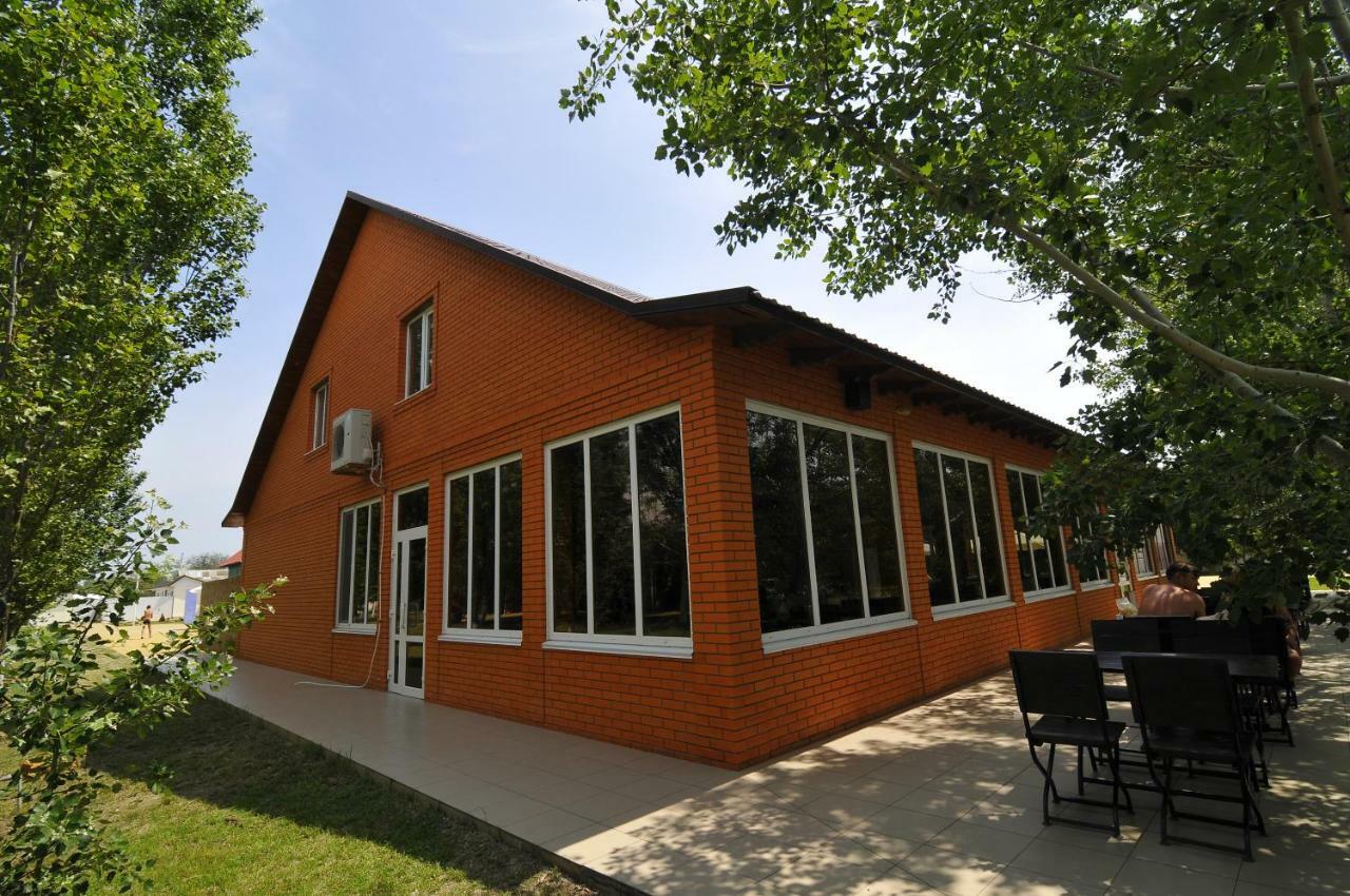 База Відпочинку "Сонячна" Primorskoye Exterior photo
